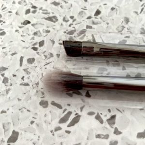 2 brushes: contour & brow